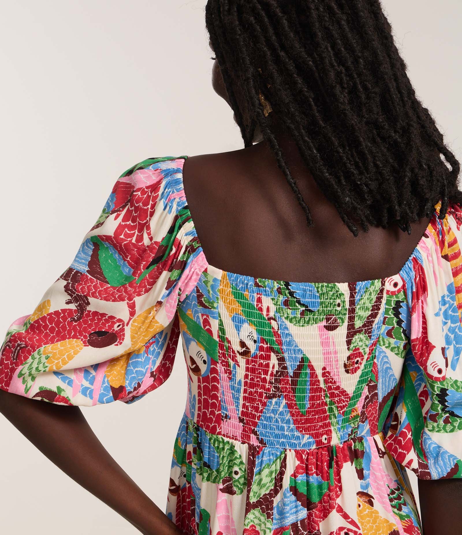 Vestido Curto em Viscose com Estampa Tropical Animais Multicores 4