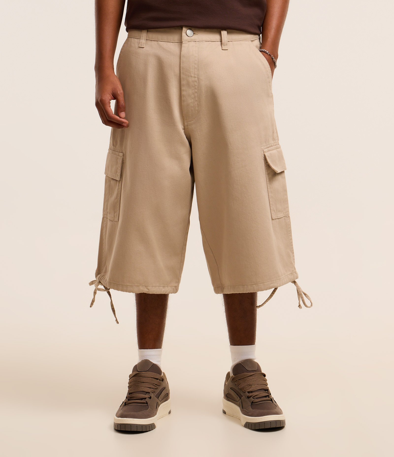 Bermuda Super Baggy em Jeans com Bolso Cargo Bege 2