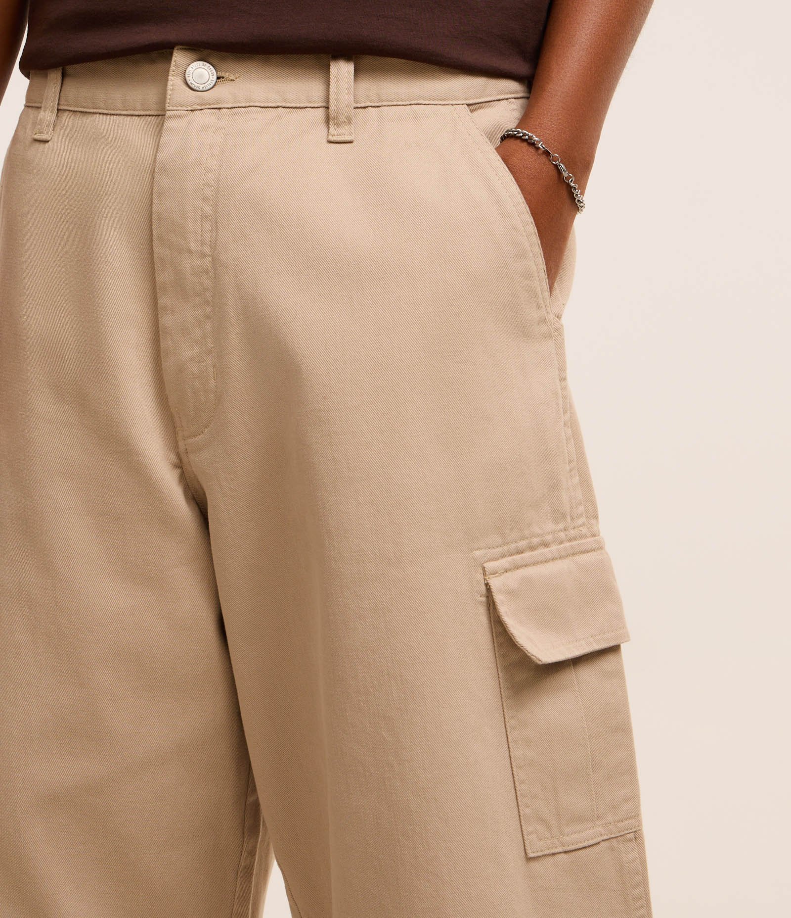 Bermuda Super Baggy em Jeans com Bolso Cargo Bege 4