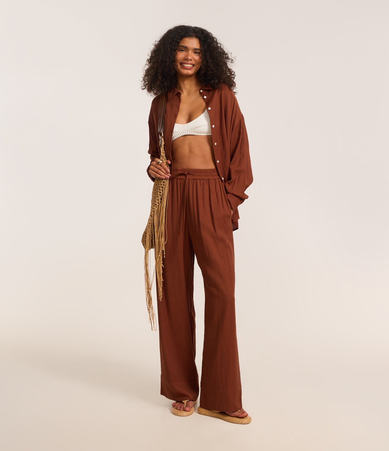 Calça Reta Fluida em Cambraia com Elástico no Cós Marrom 1