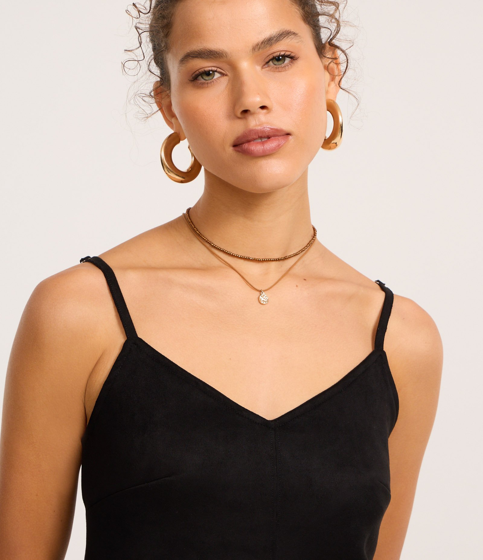 Vestido Curto em Suede com Alcinhas Finas Preto 3