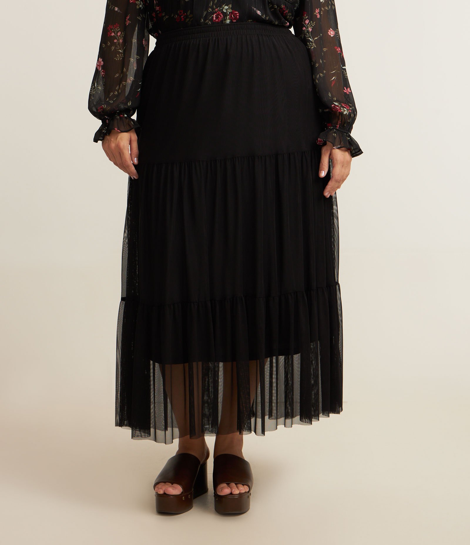 Saia Midi em Tule com Marias na Barra Curve & Plus Size Preto 2