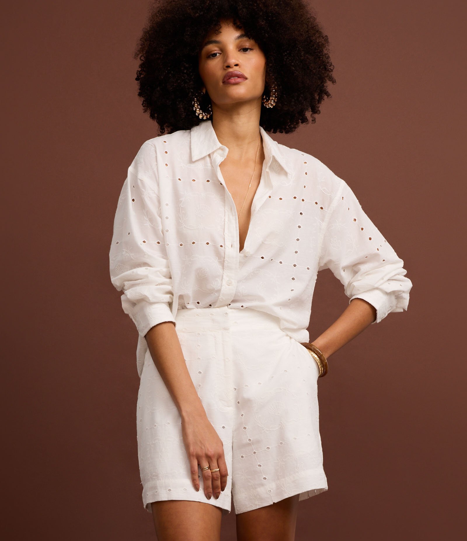 Short Cintura Alta em Laise com Bordados com Furos Branco 5