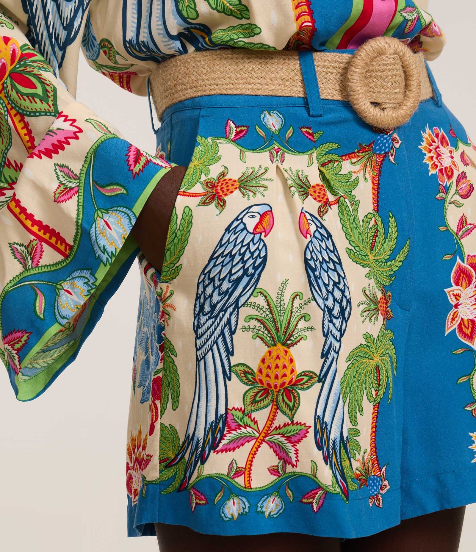 Short Evasê Com Cintura Alta Cinto Efeito Palha e Estampa Tropical Azul 4