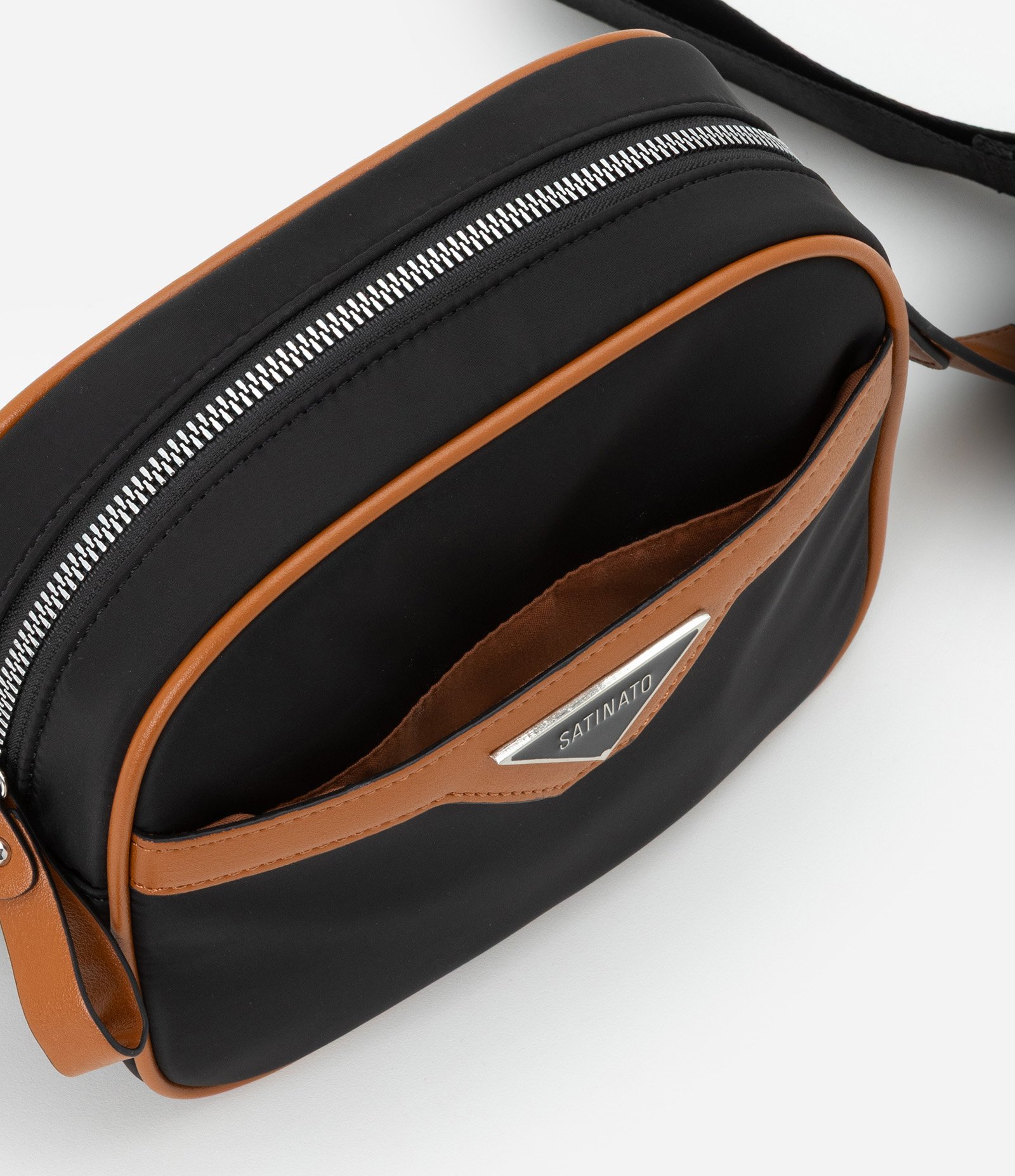 Bolsa Transversal Pequena com Detalhes Contrastantes Preto 5