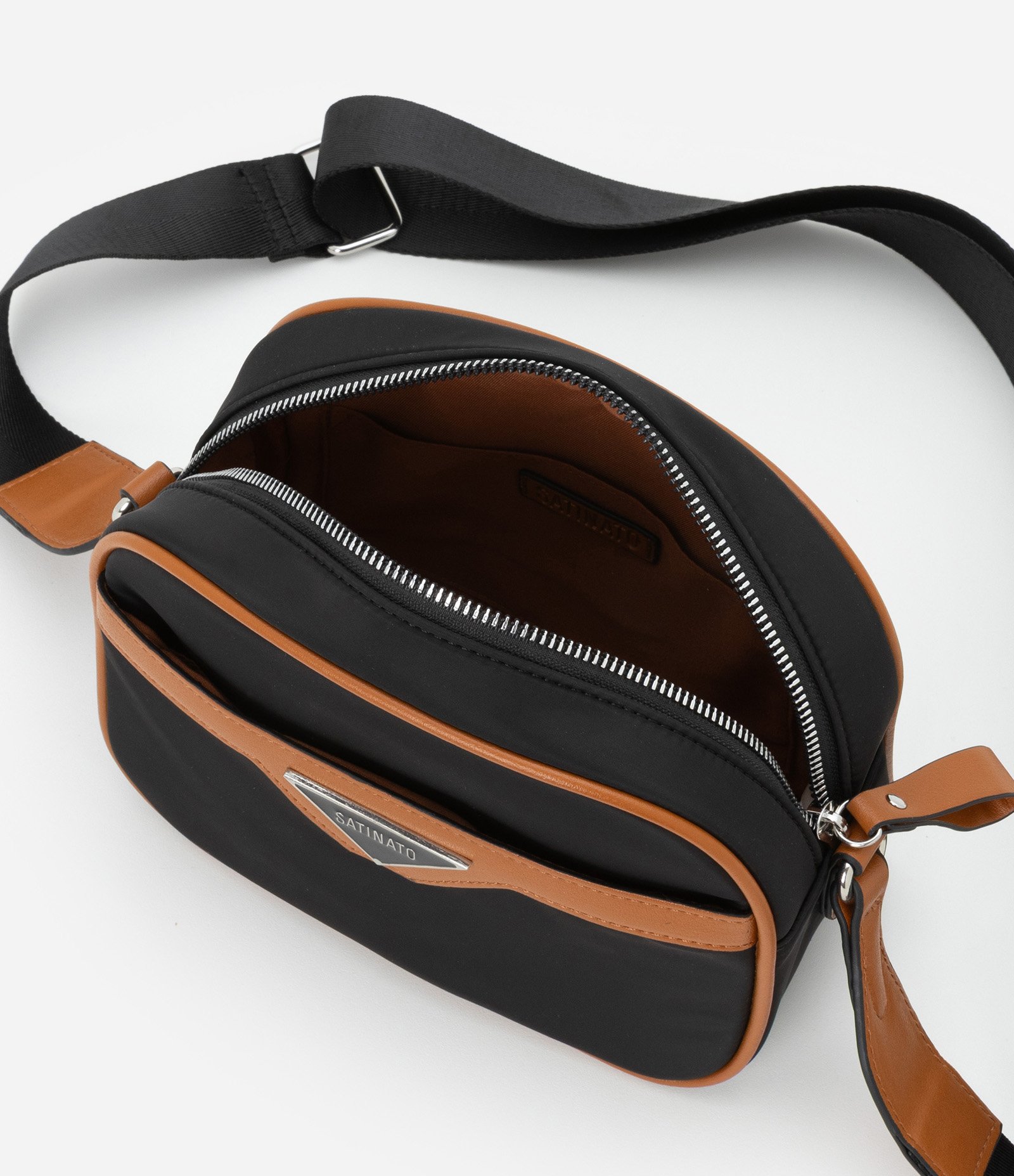 Bolsa Transversal Pequena com Detalhes Contrastantes Preto 6