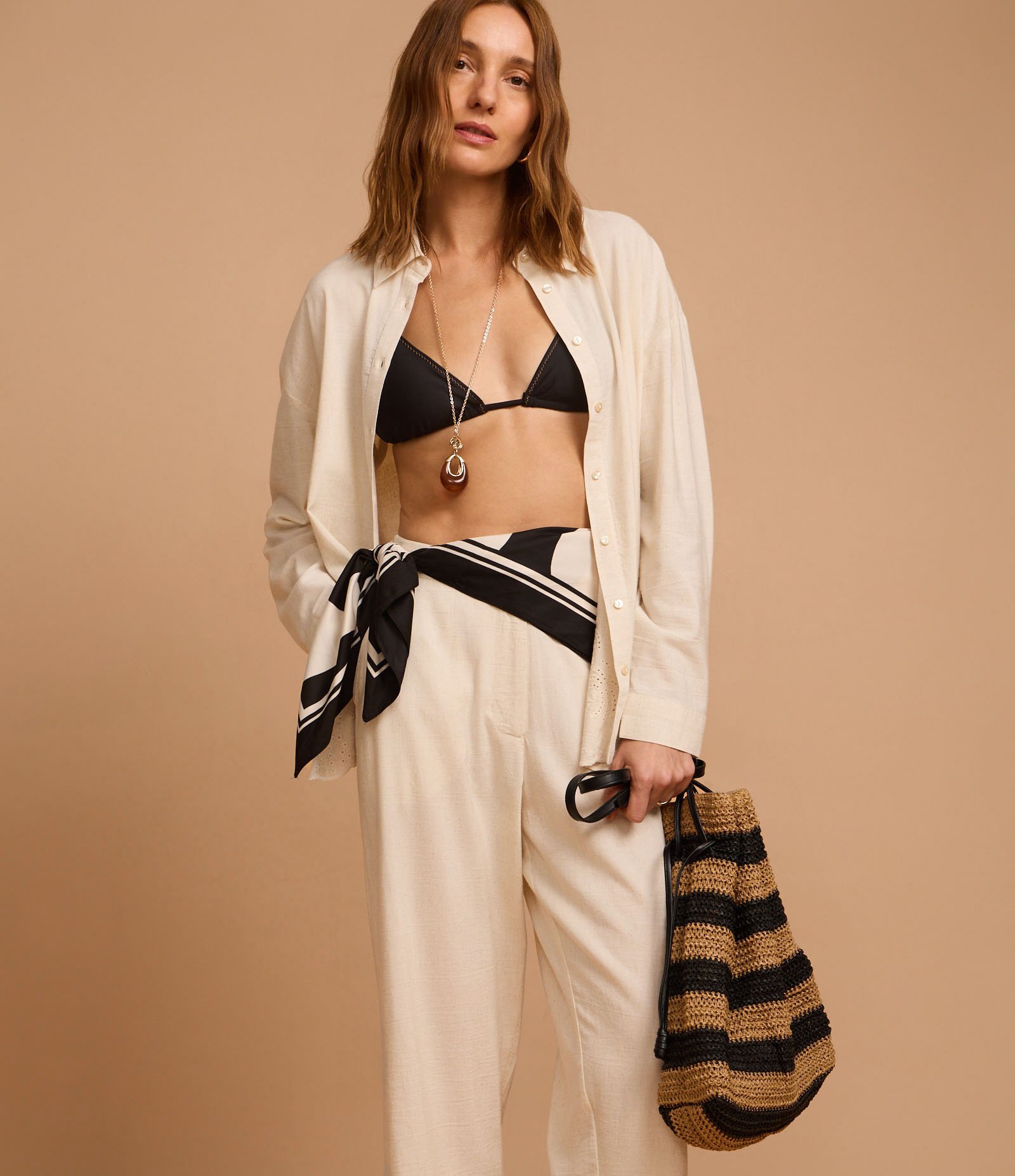 Calça Reta em Viscolinho com Textura de Coqueiro na Barra Nuvem Bege 6