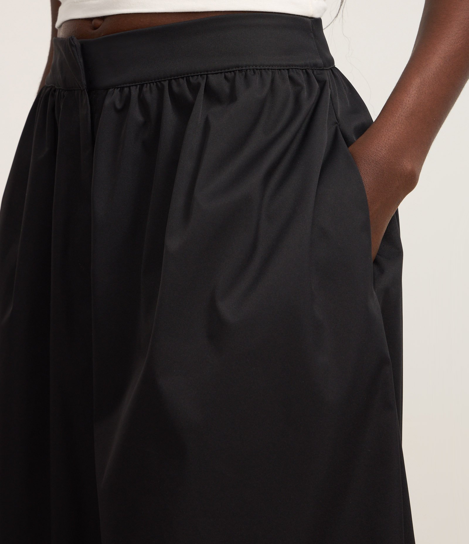 Calça Balloon com Elástico na Barra e Bolsos Preto 4