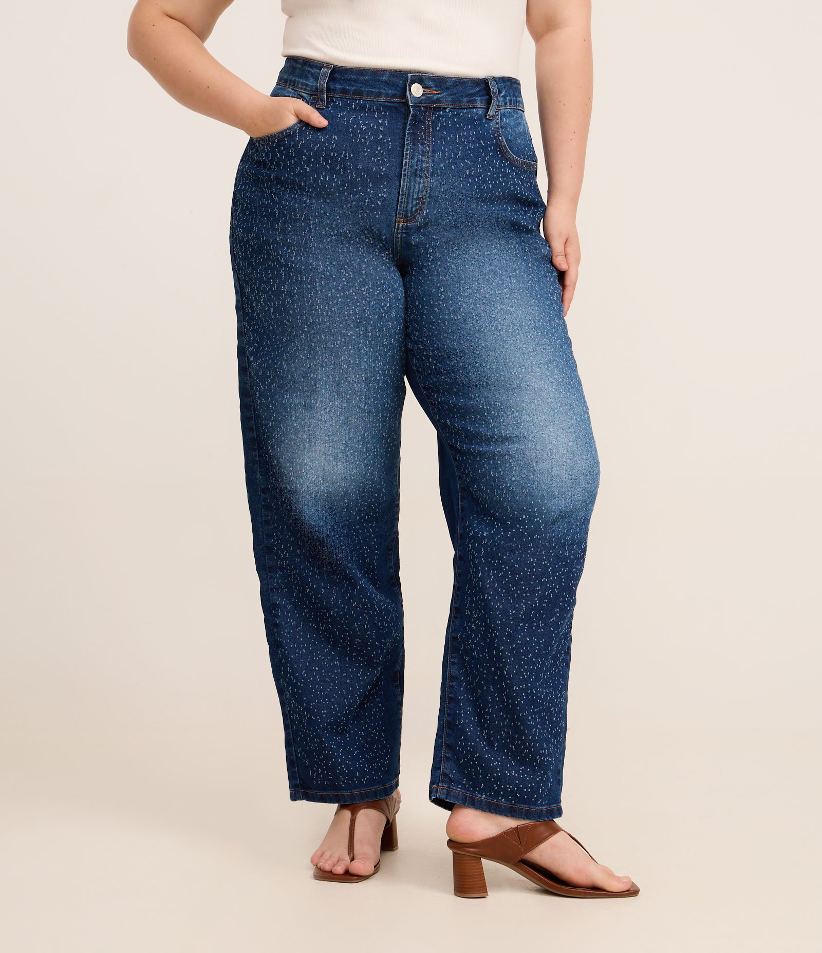 Calça Reta em Jeans com Elastano Efeito Laser Curve & Plus Size Azul 2