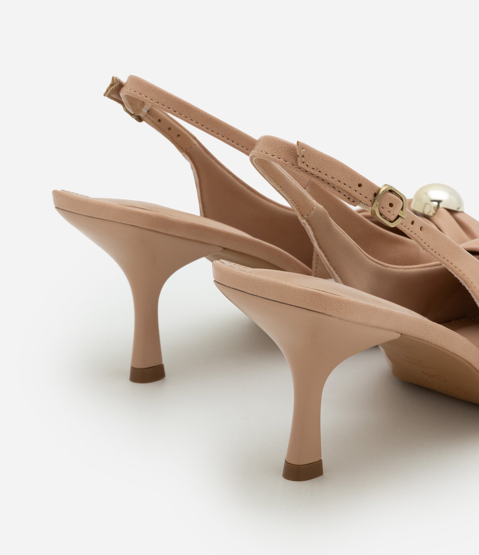 Sapato Scarpin Slingback com Laço e Detalhe em Madrepérola Bege 3
