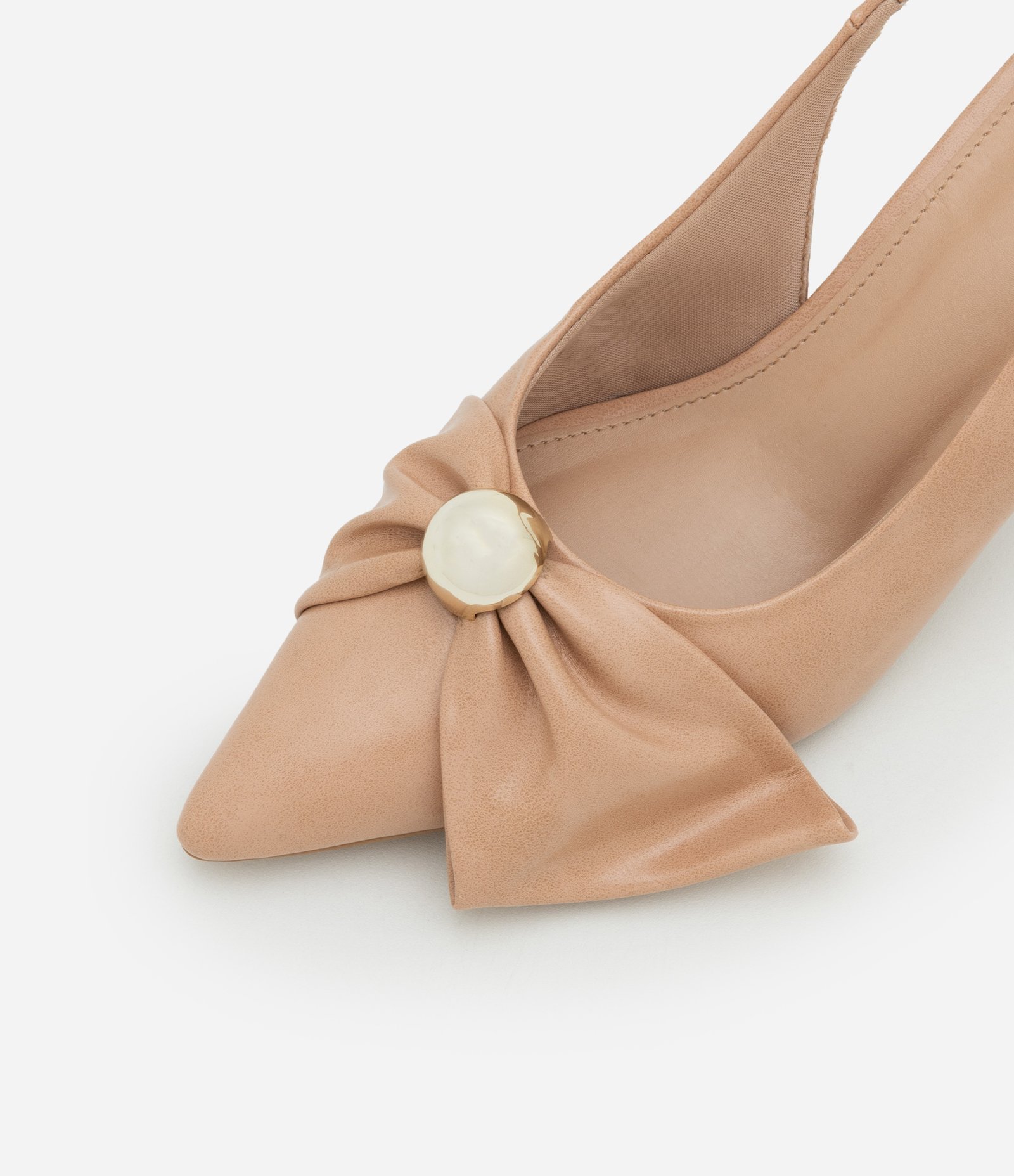 Sapato Scarpin Slingback com Laço e Detalhe em Madrepérola Bege 5