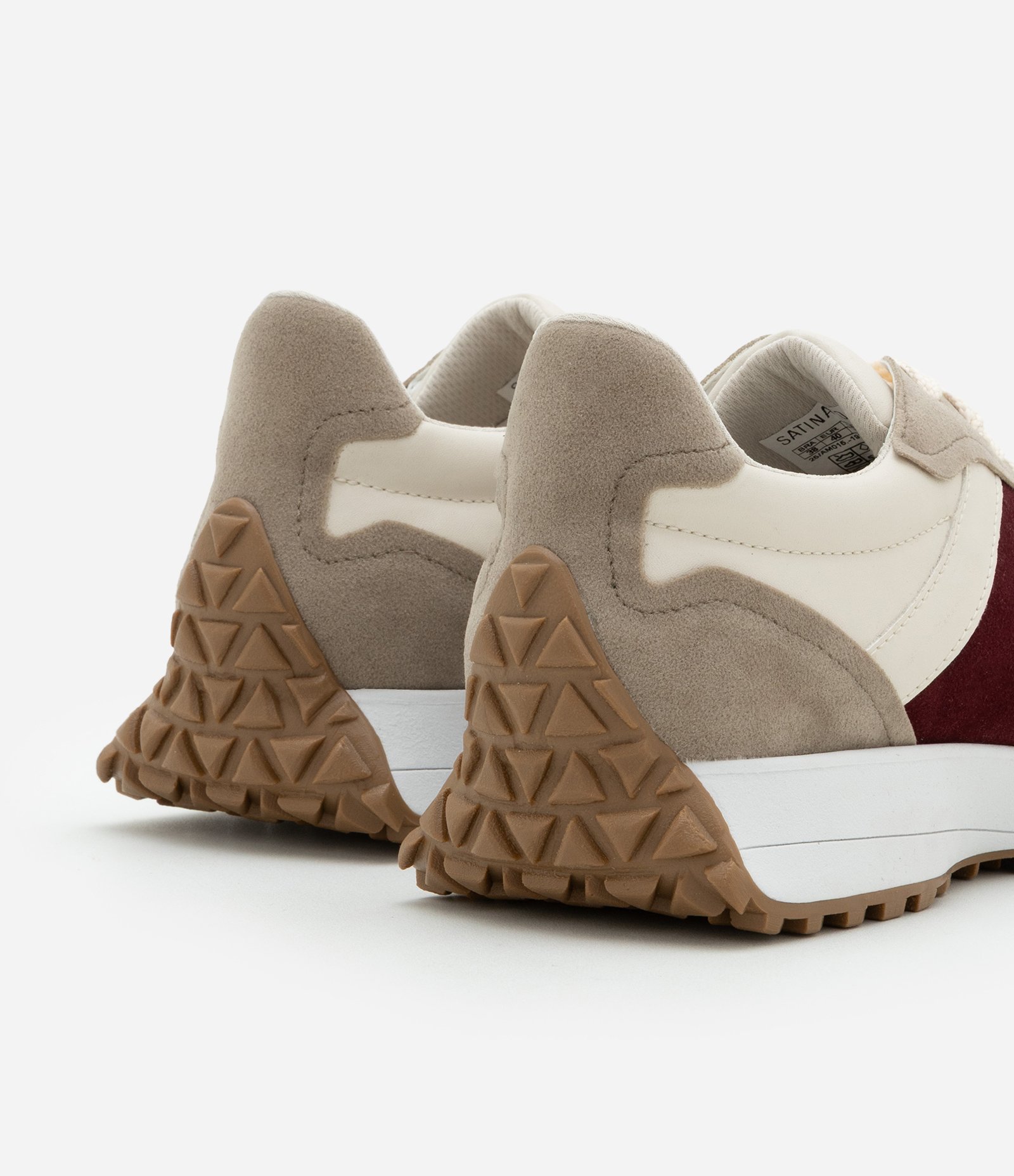 Tênis Jogging em PU com Recortes Contrastantes Cinza 5