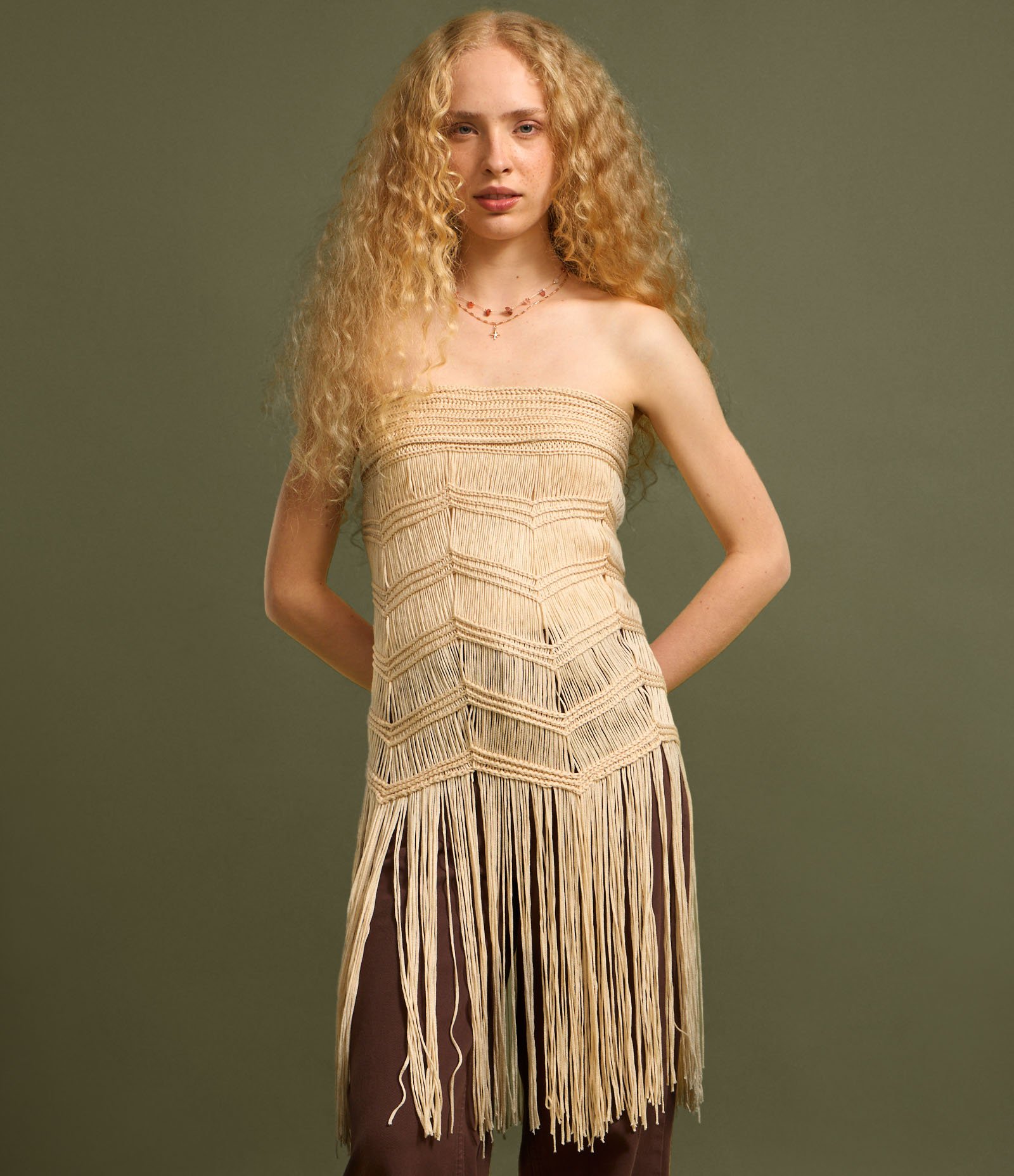 Blusa em Tricot Alongada com Franjas Macrame Bege 4