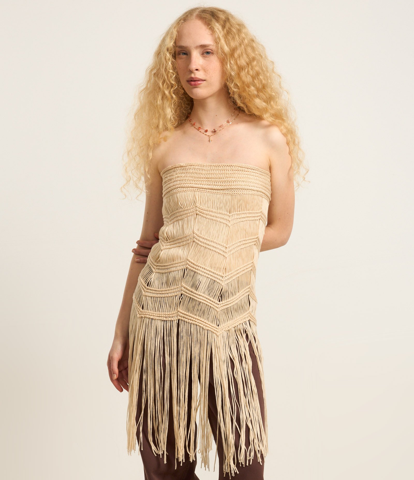 Blusa em Tricot Alongada com Franjas Macrame Bege 1