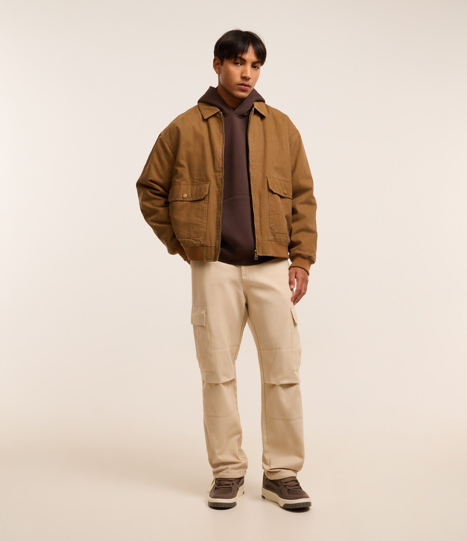 Calça Baggy em Sarja com Bolsos Cargos e Ajuste na Barra Bege 1