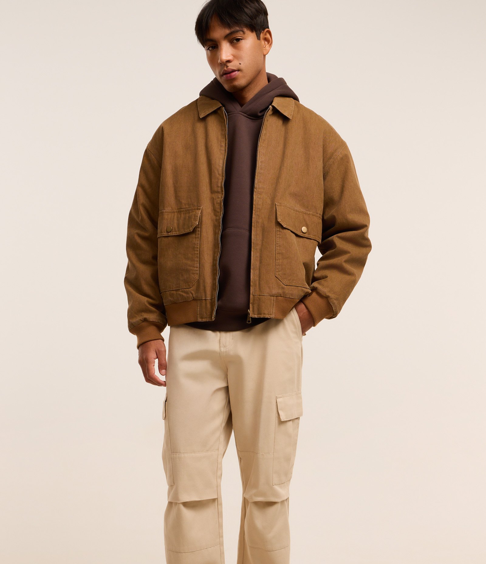 Calça Baggy em Sarja com Bolsos Cargos e Ajuste na Barra Bege 5