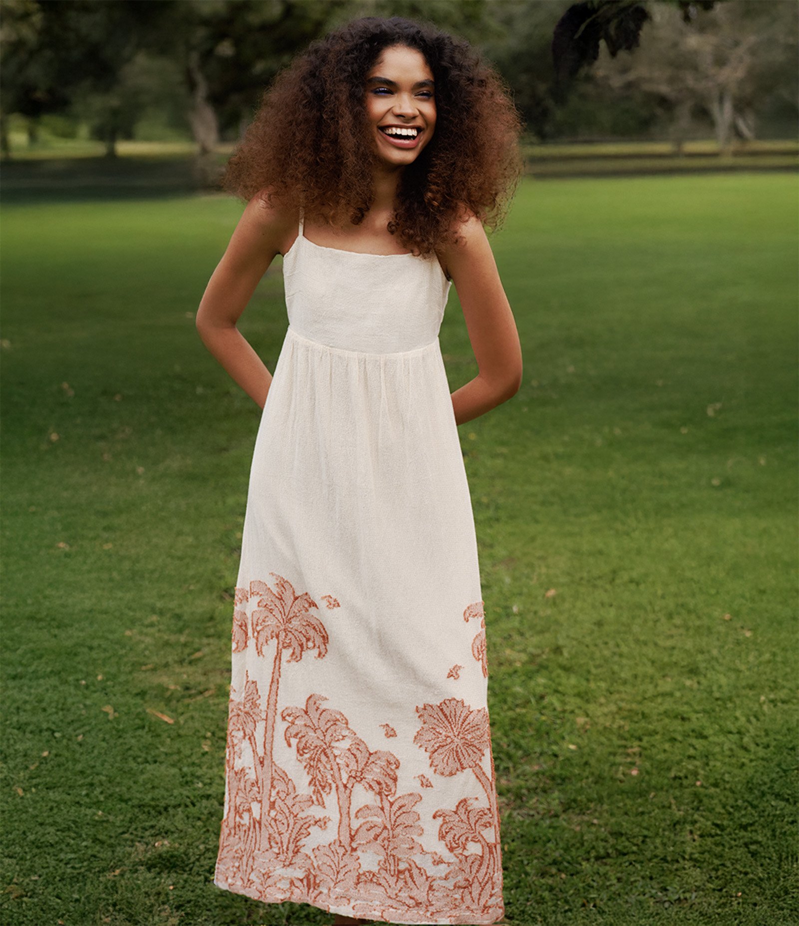 Vestido Evasê Long Midi em Algodão com Coqueiros Bordados Bege 1