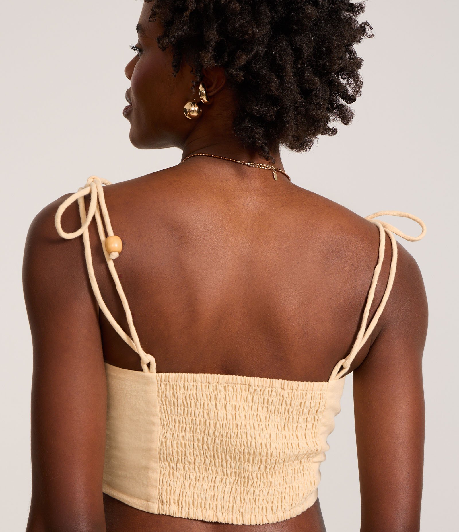 Blusa Cropped em Viscolinho com Lastex e Amarração Bege 4