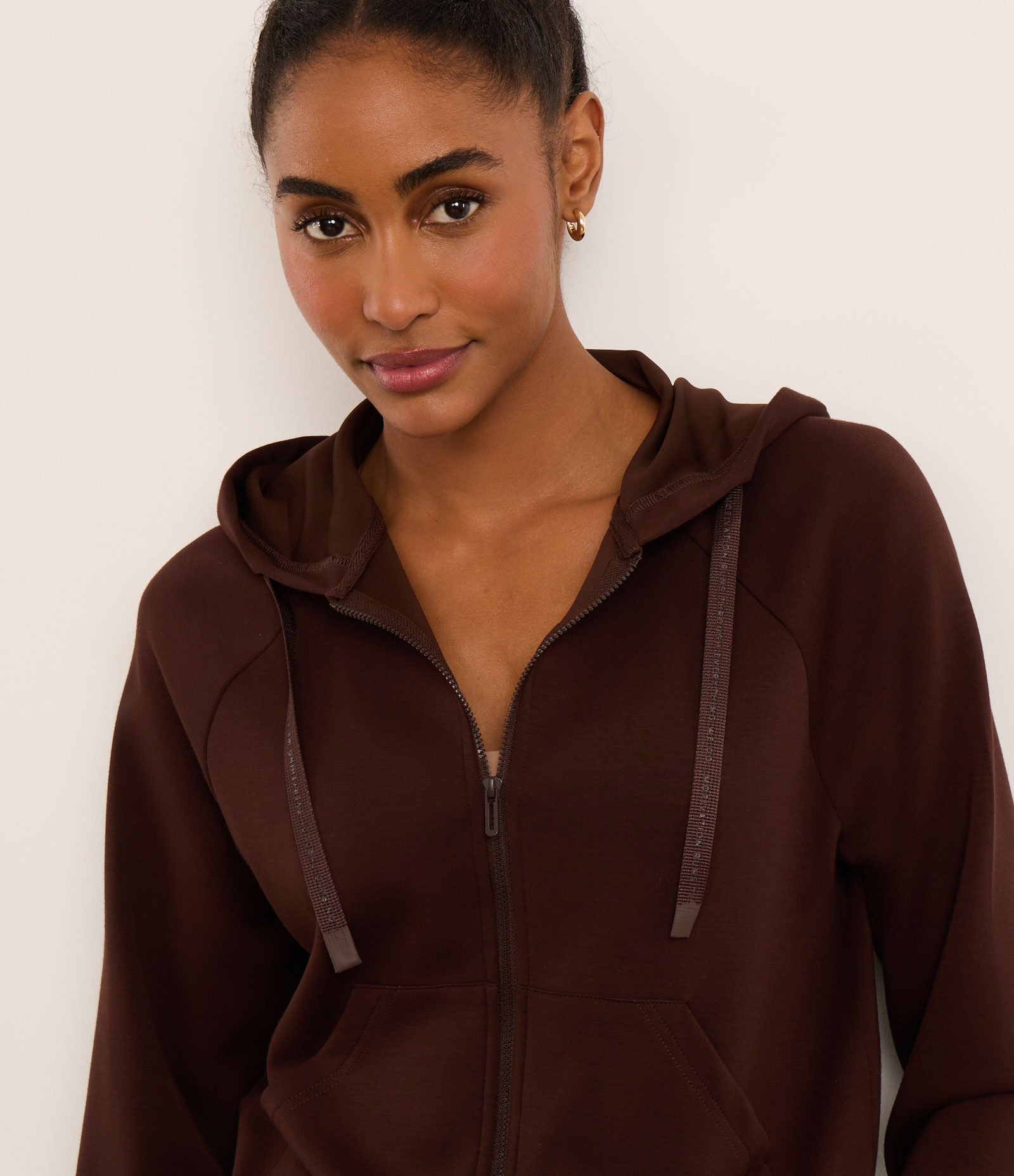 Jaqueta Esportiva em Modal com Capuz Marrom 3