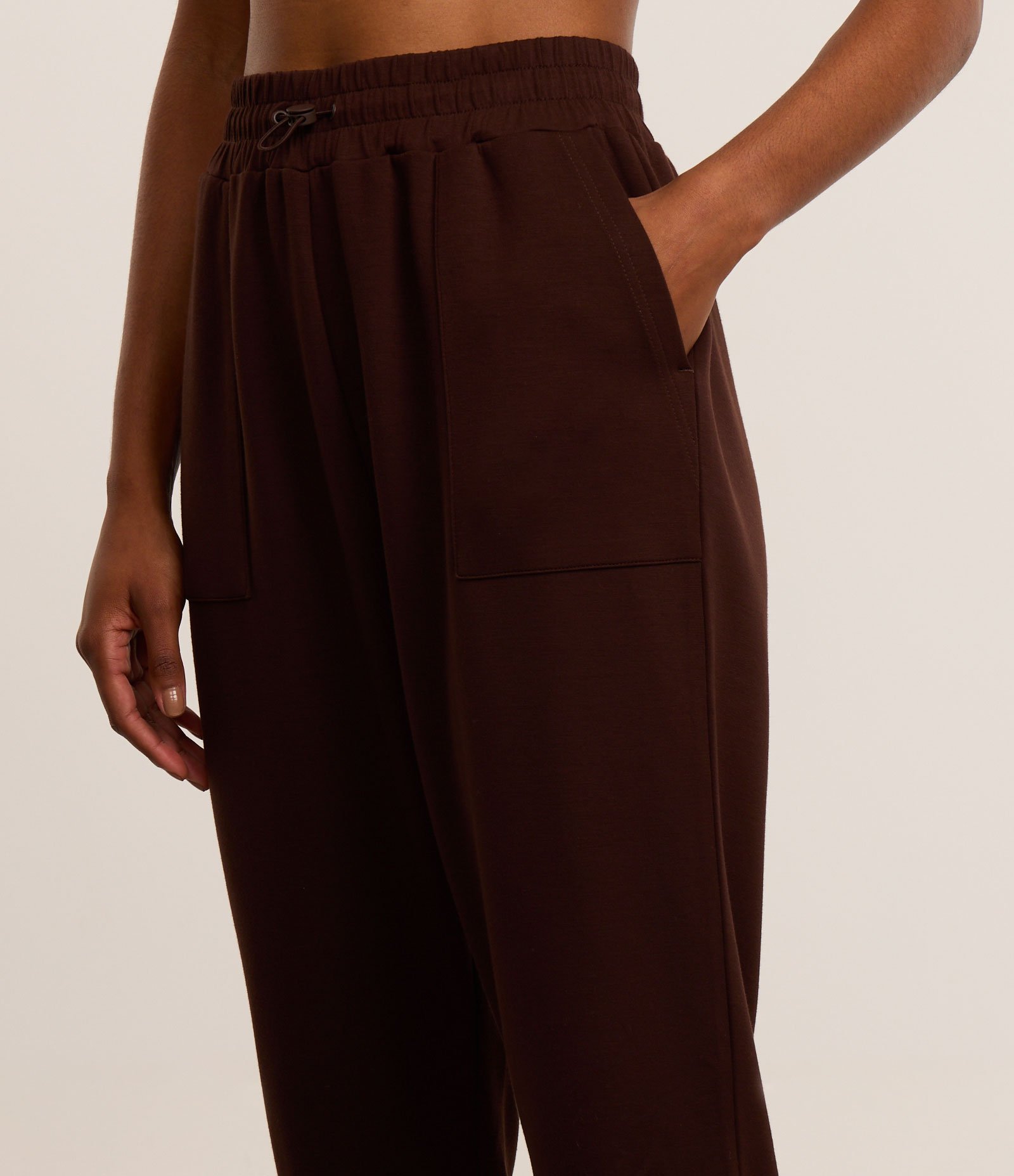 Calça Jogger em Microfibra com Cós Elástico Marrom 3