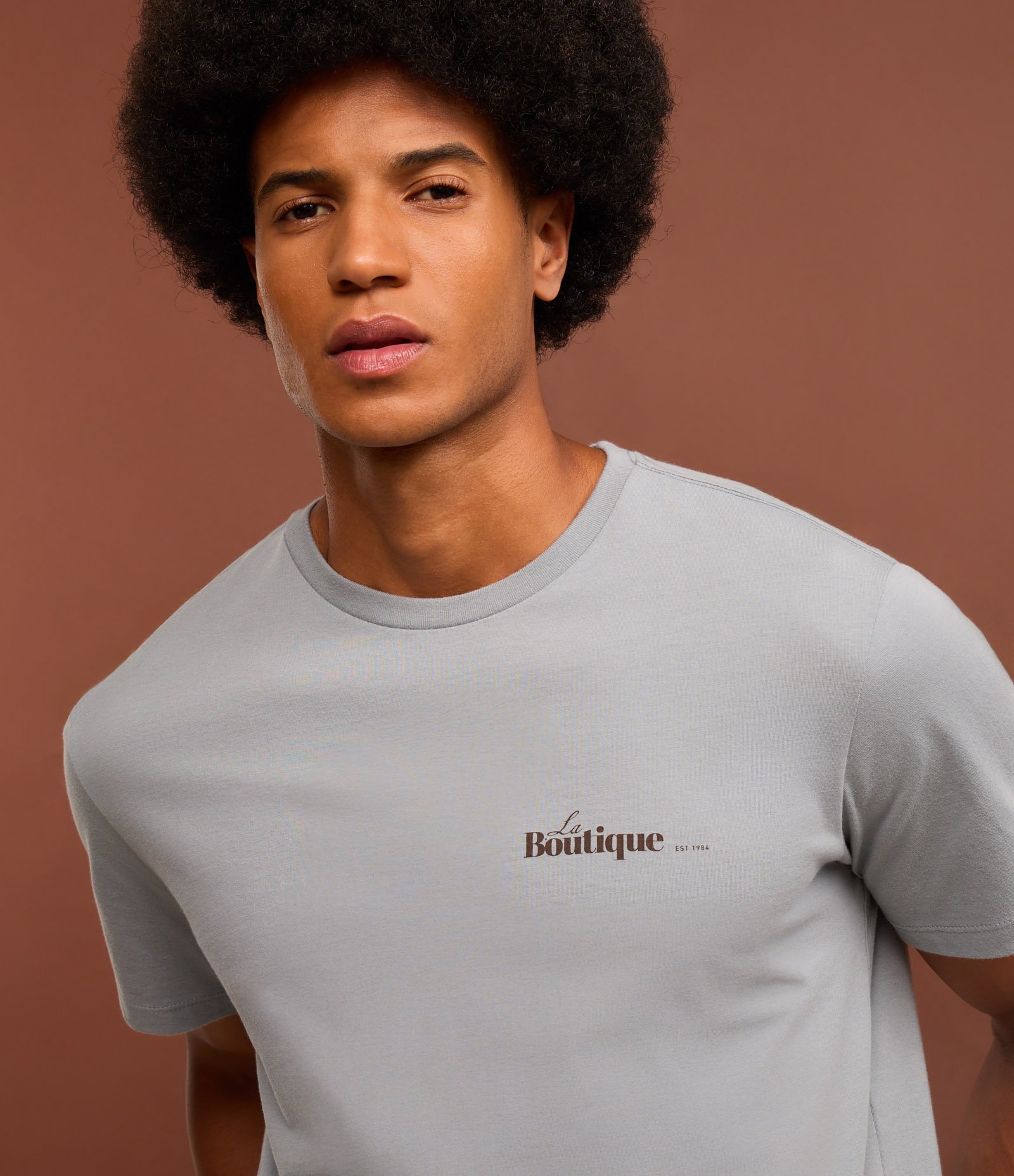 Camiseta Comfort em Algodão com Estampa Lettering La Boutique Cinza 4