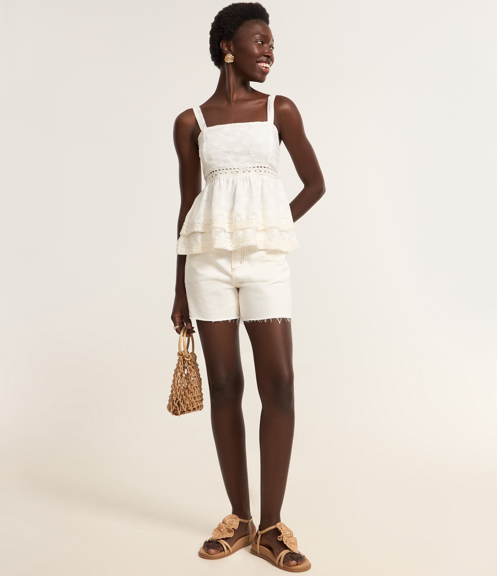 Blusa Regata com Decote Reto e Estampa Folhas com Detalhes de Renda Branco 2