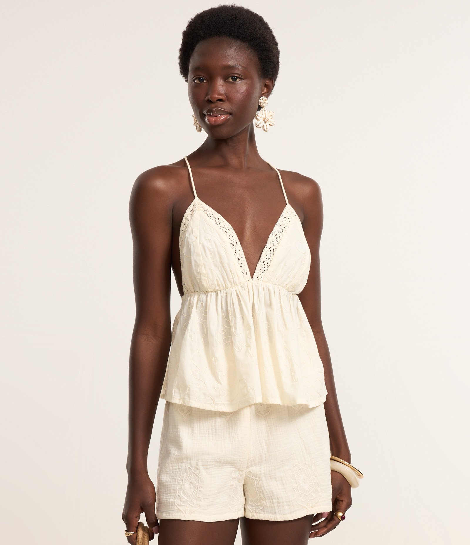 Blusa de Alcinha em Cambraia Abstrata com Textura Floral Bege 1