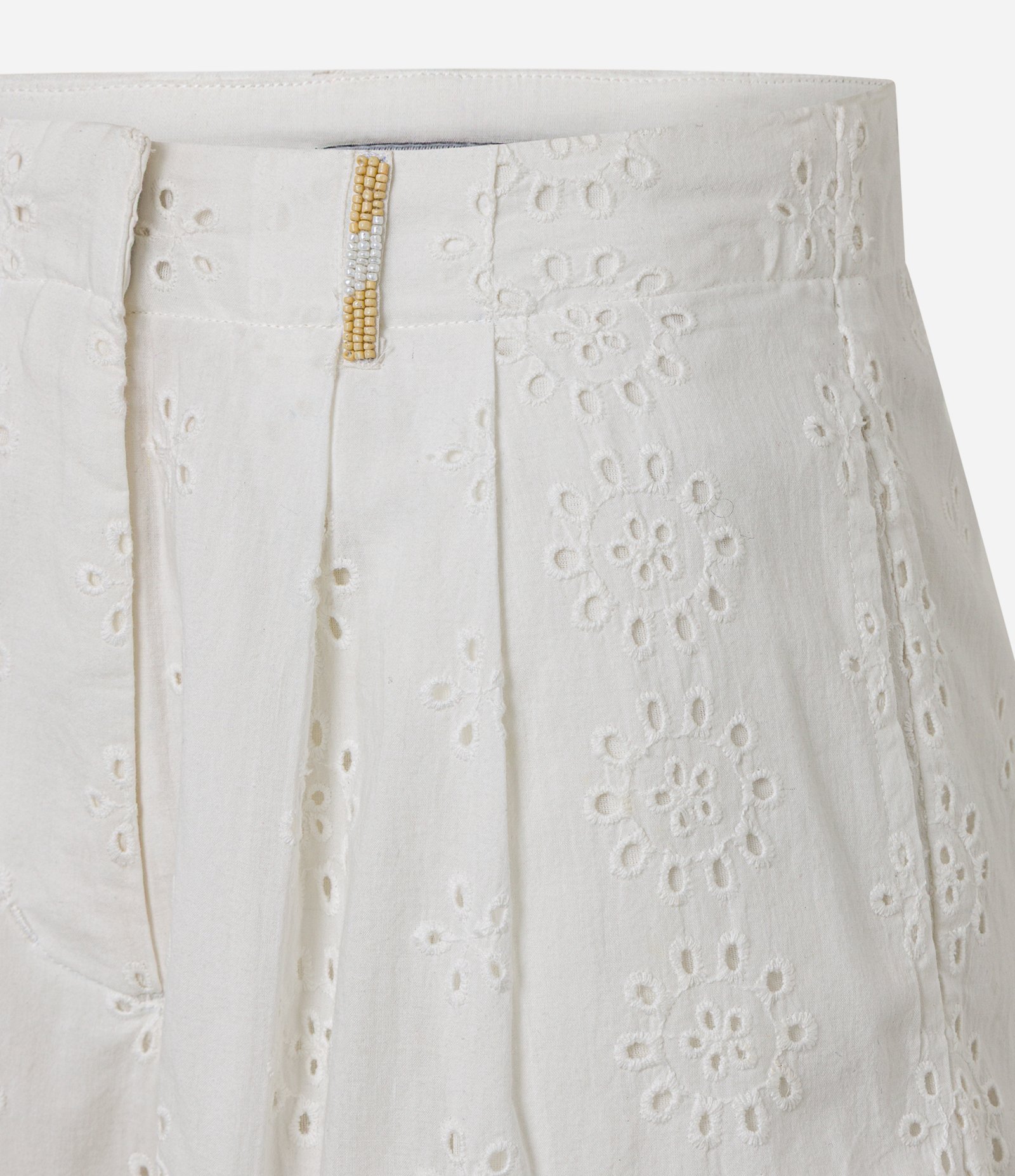 Short Curto com Passantes com Miçangas e Estampa Floral Branco 6
