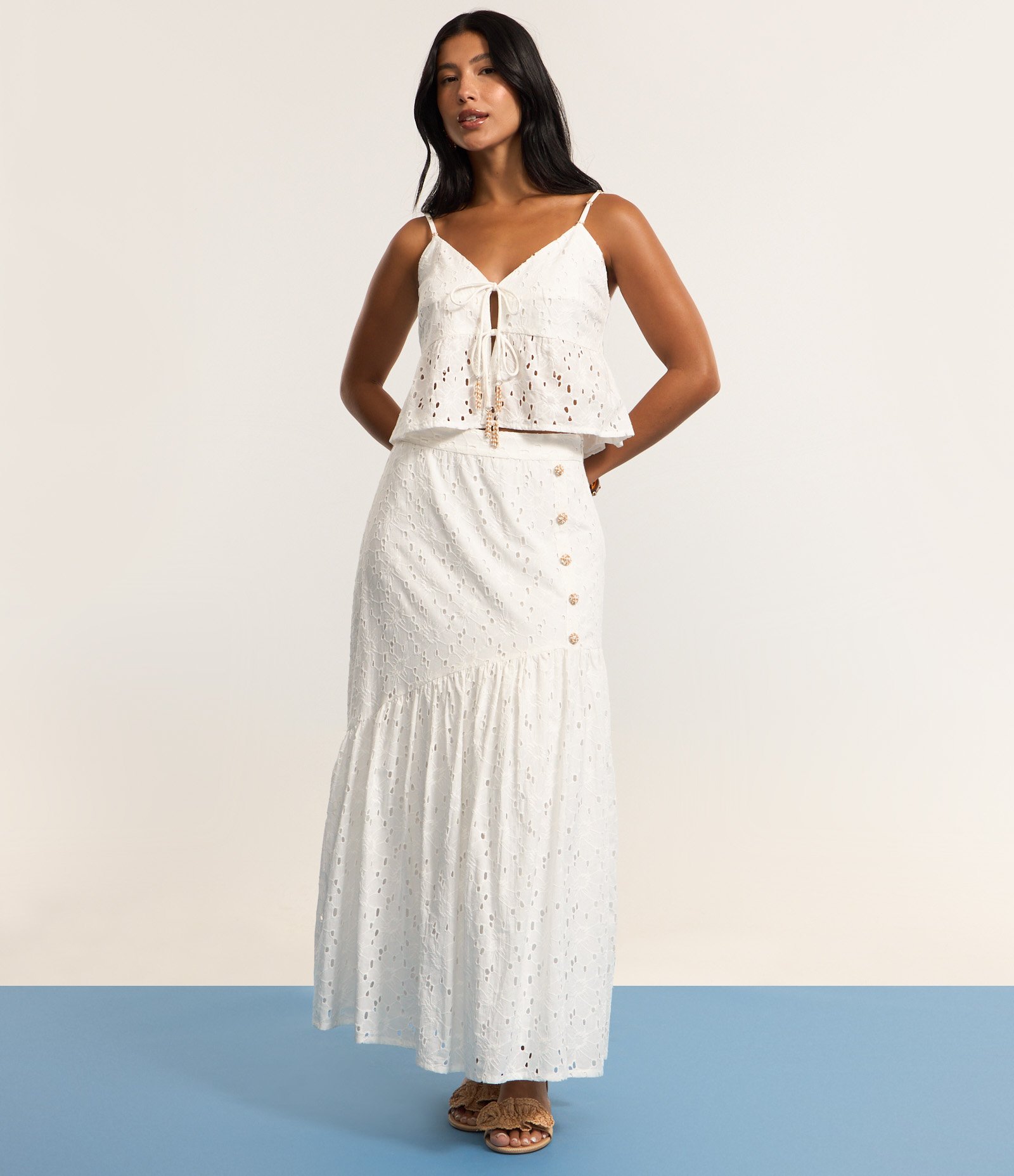 Saia Long Midi em Laise Floral com Pala e Botõezinhos Branco 5