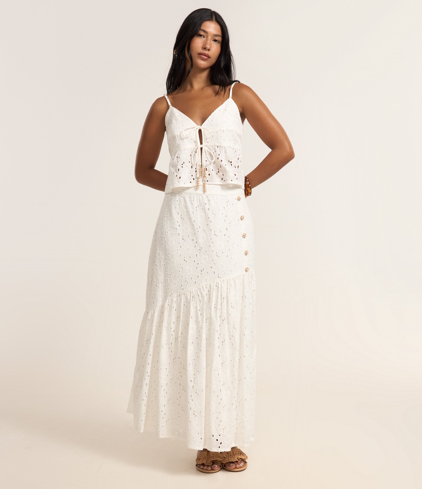 Saia Long Midi em Laise Floral com Pala e Botõezinhos Branco 1