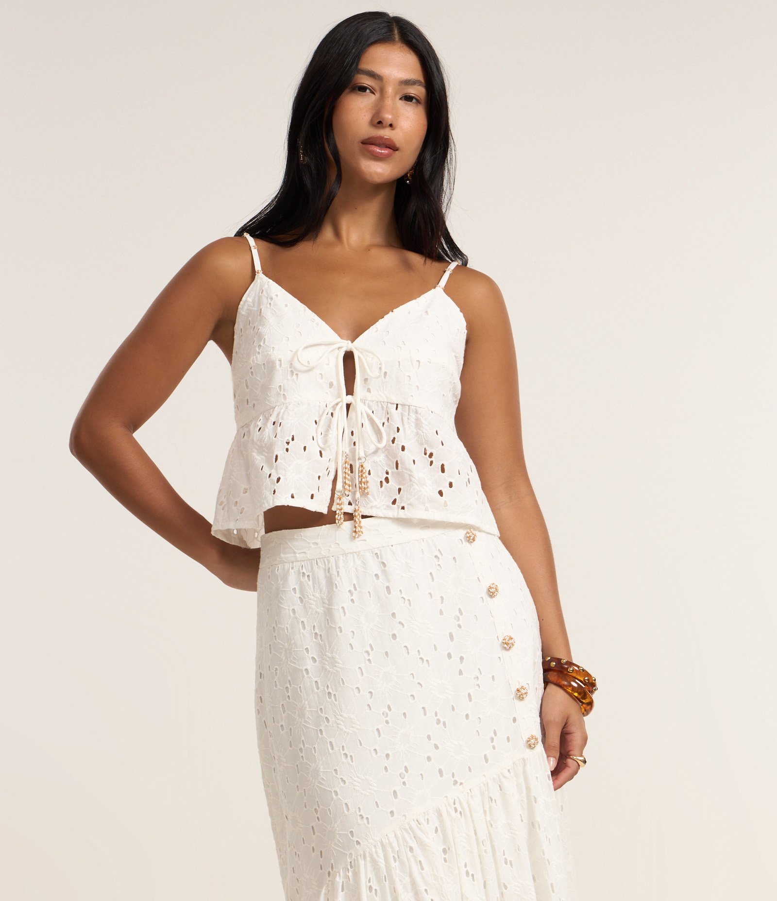 Saia Long Midi em Laise Floral com Pala e Botõezinhos Branco 2