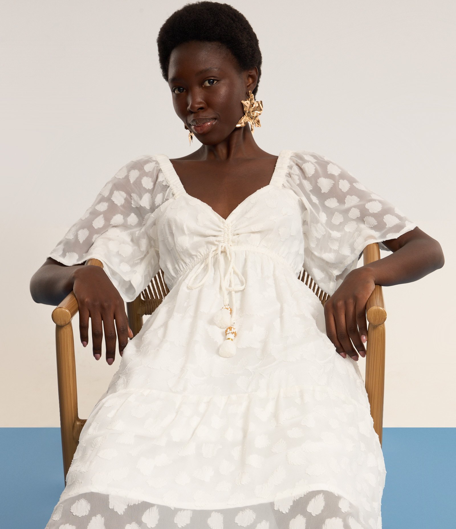 Vestido Longo em Crepe com Babados e Amarração Frontal com Tassel Branco 6