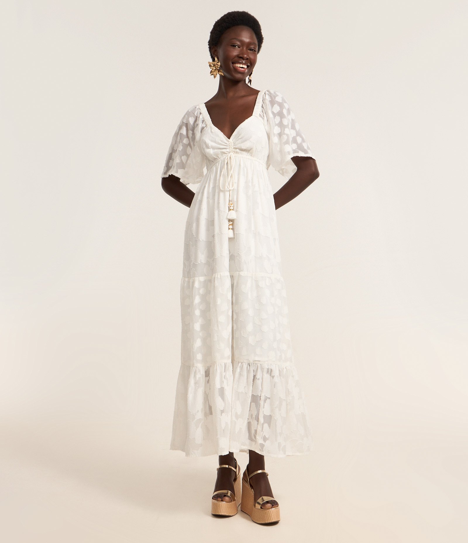 Vestido Longo em Crepe com Babados e Amarração Frontal com Tassel Branco 1