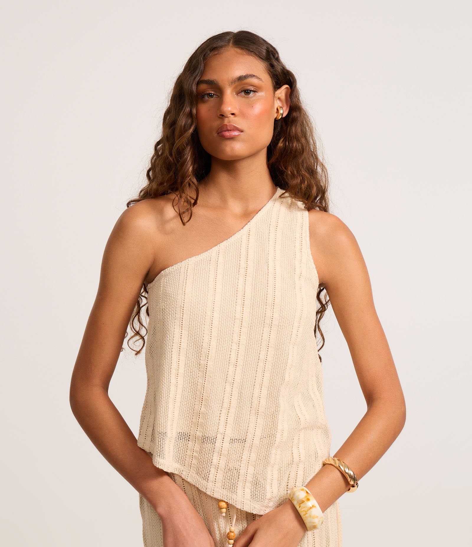 Blusa em Algodão com Decote Ombro Só Bege 1