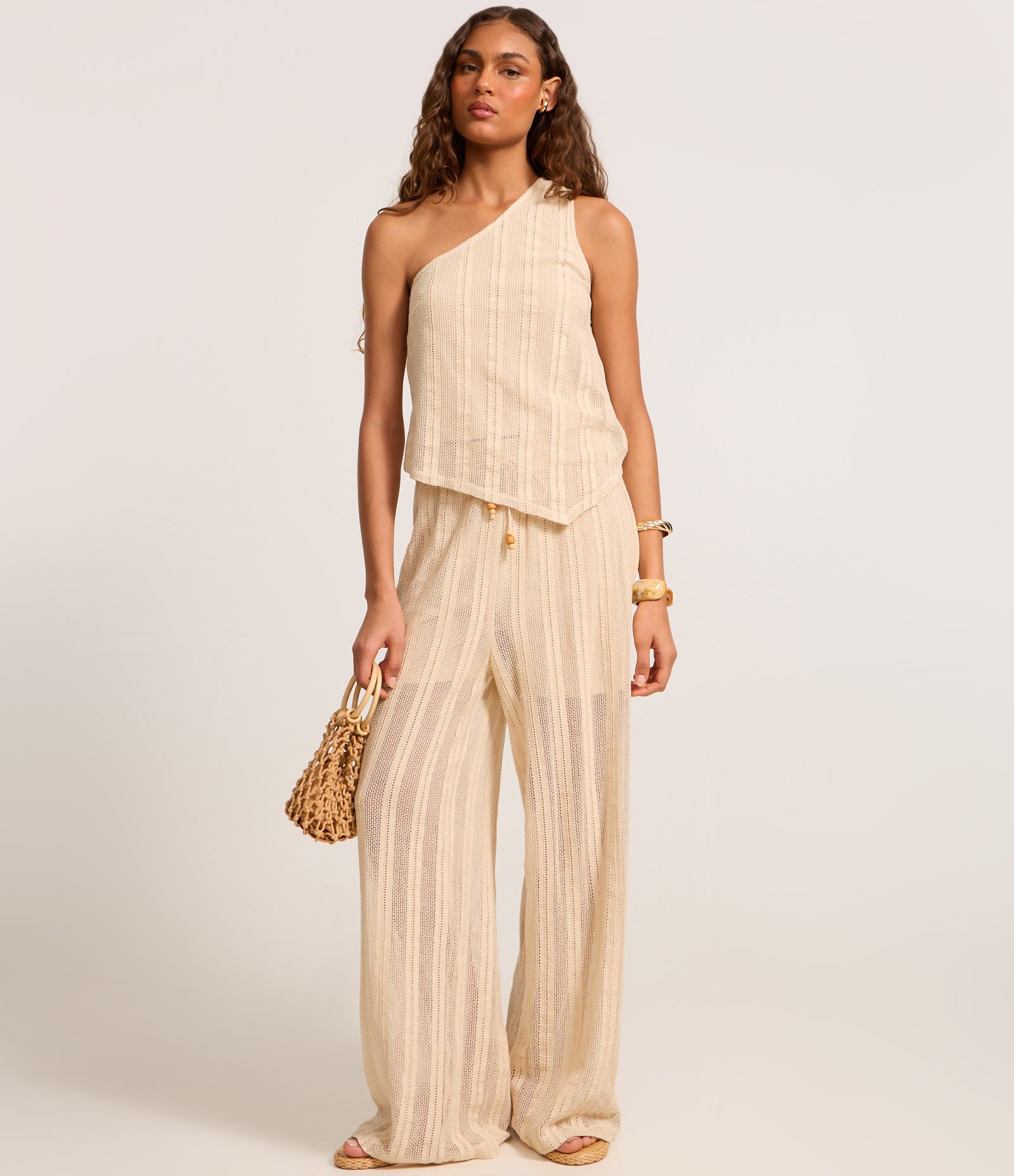 Blusa em Algodão com Decote Ombro Só Bege 2