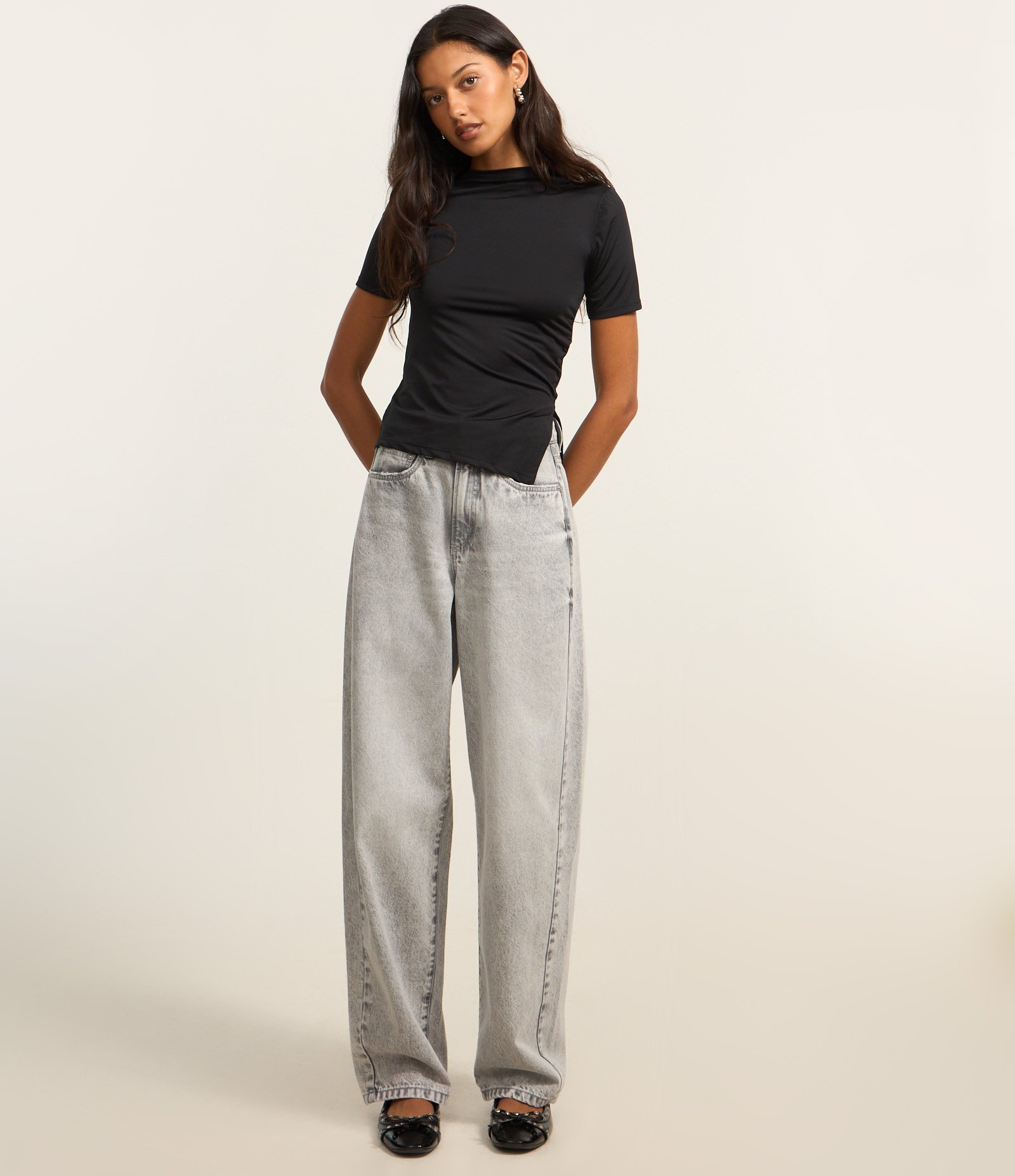 Blusa em Microfibra com Drapeado e Fenda na Barra Preto 2