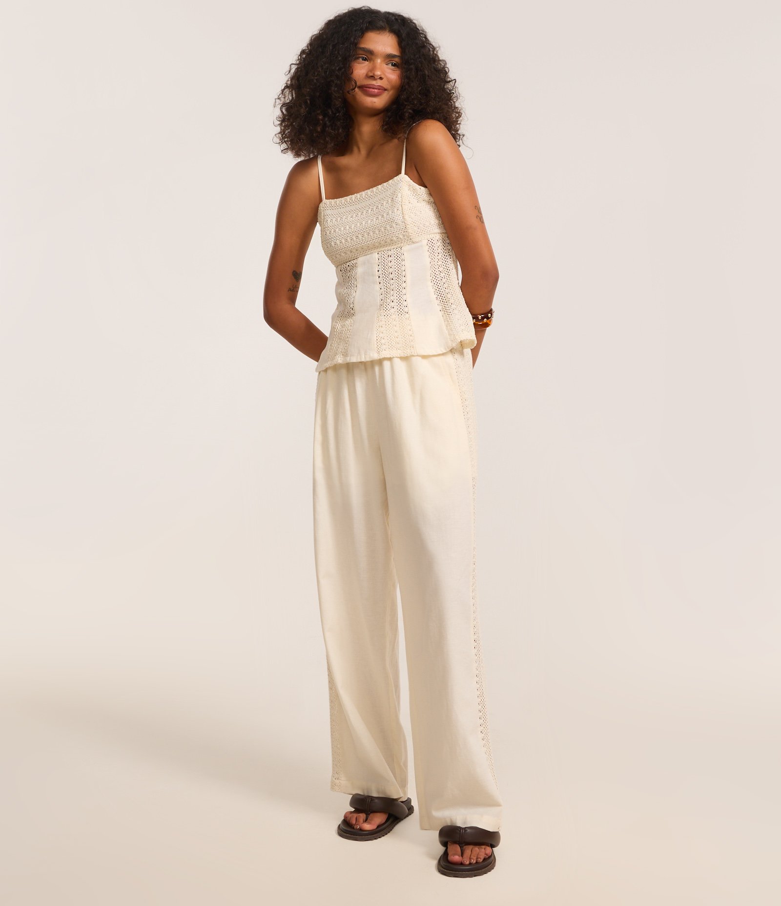 Blusa Curta em Renda Guipire com Alcinha Off White 2