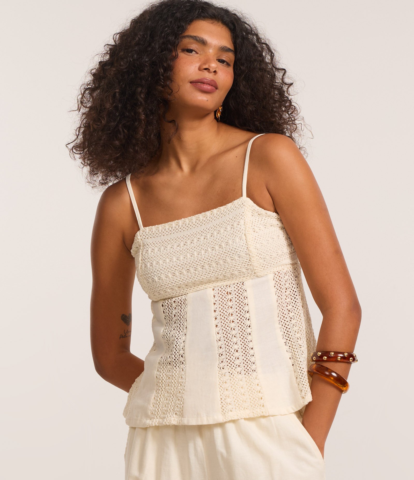 Blusa Curta em Renda Guipire com Alcinha Off White 3