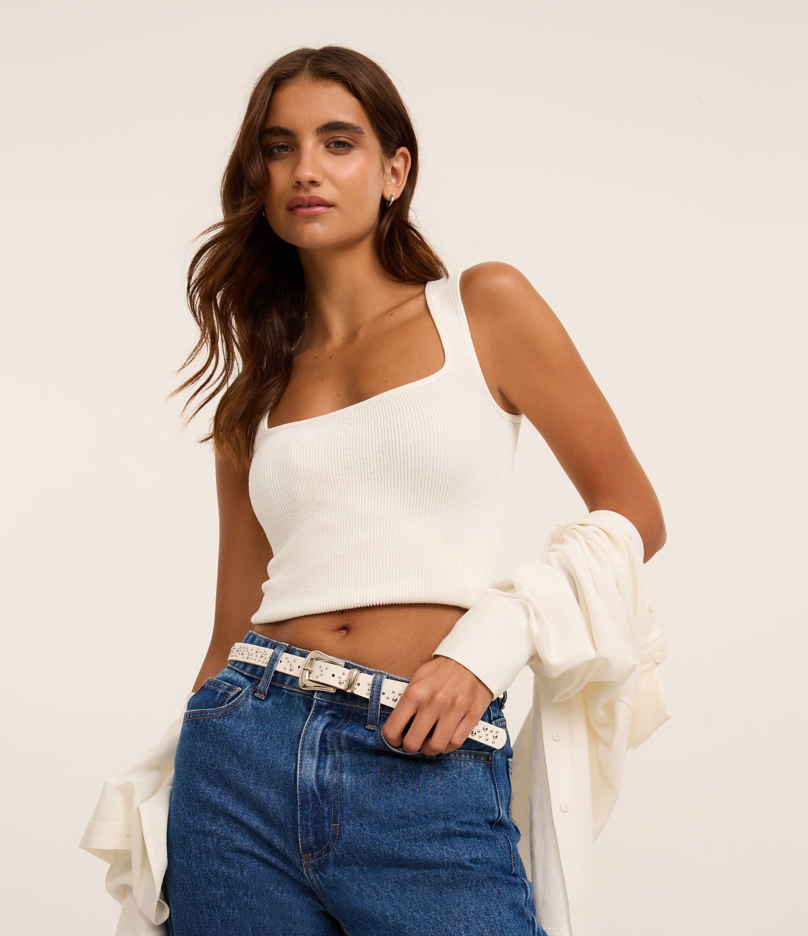 Kit 02 Cintos em Material Sintético com Detalhes Diferentes Marrom/Branco 5