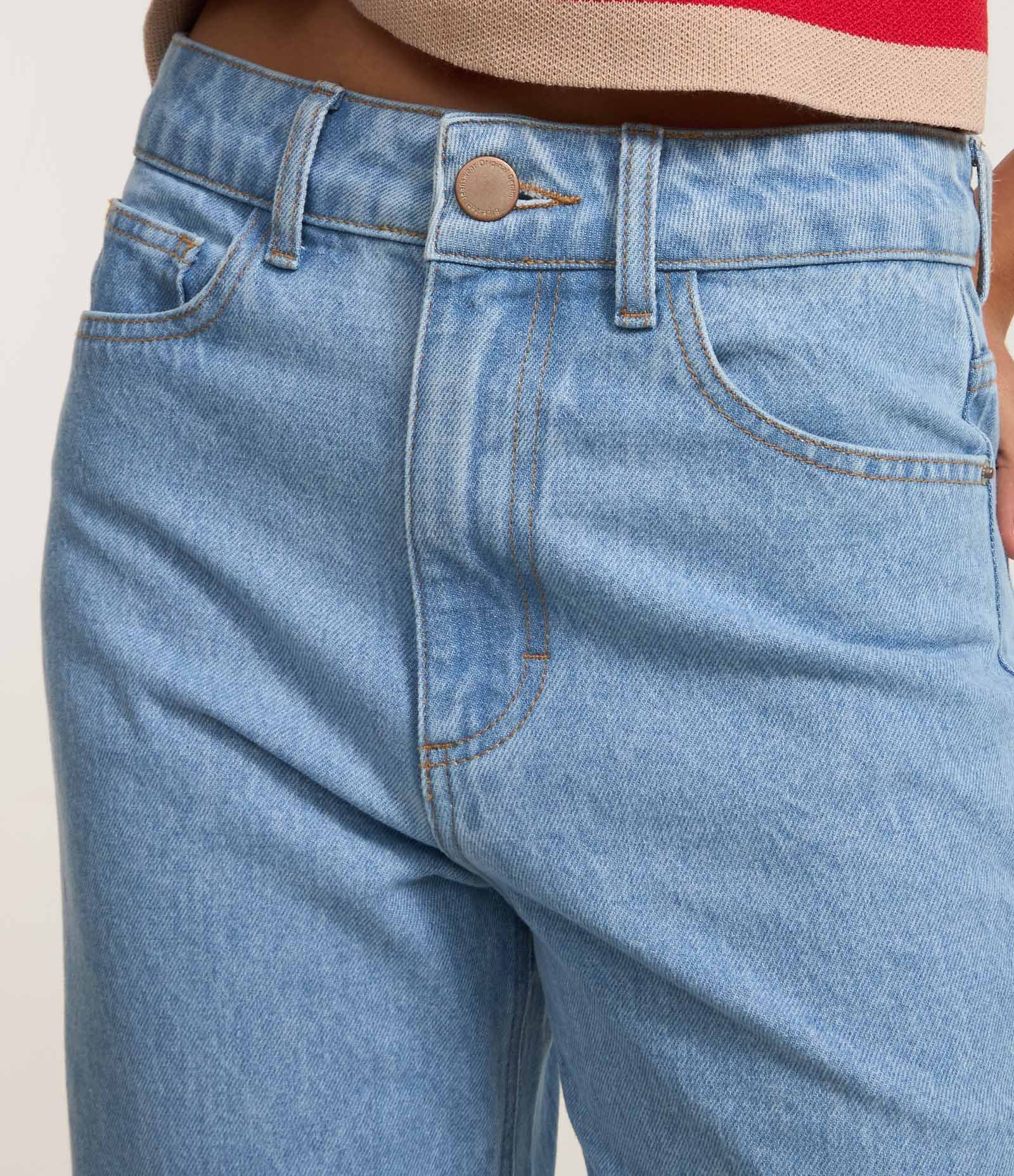 Calça Cropped Reta Jeans com Lavagem Clássica Azul Claro 4