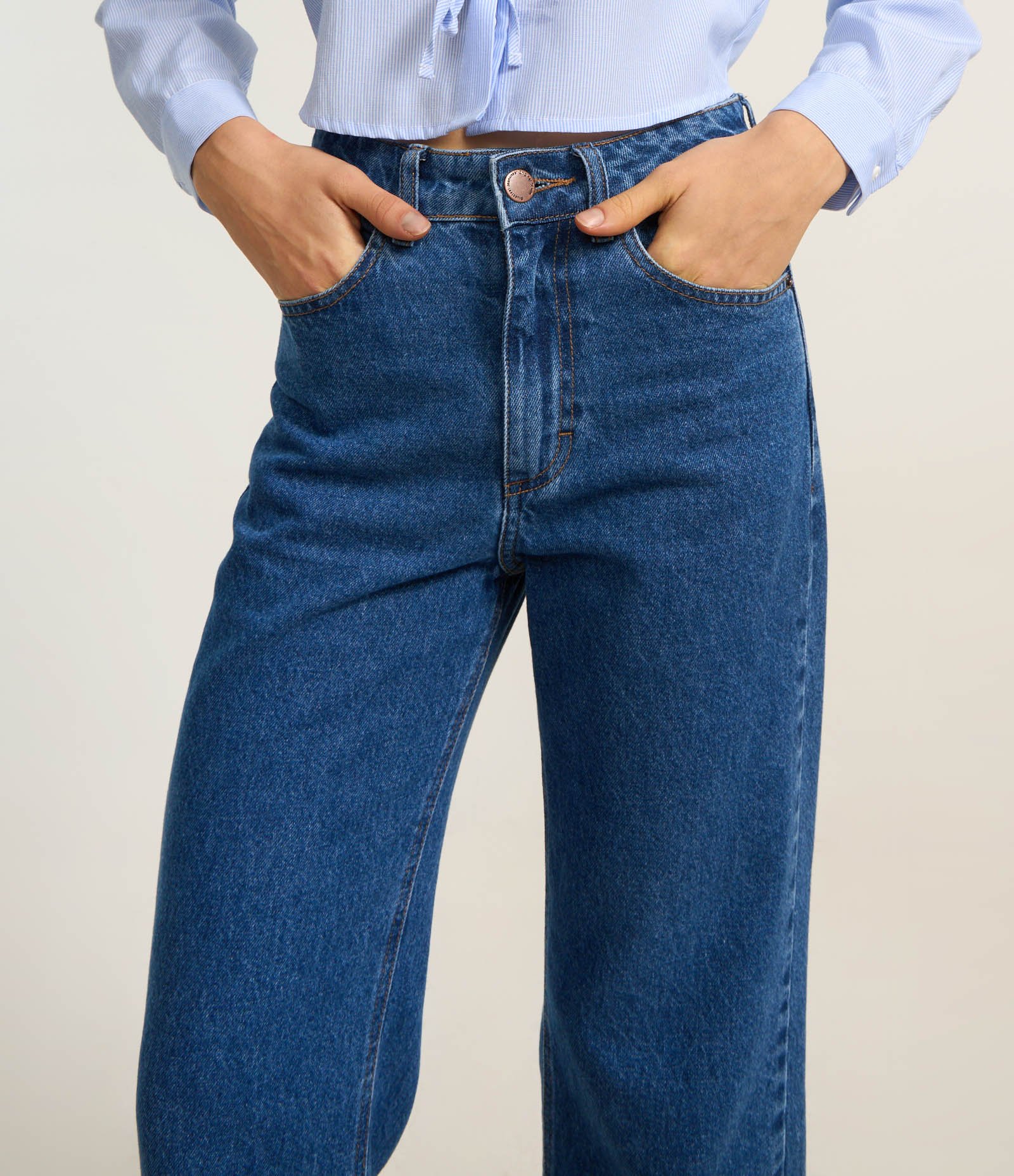 Calça Cropped Reta Jeans com Lavagem Clássica Azul Médio 4