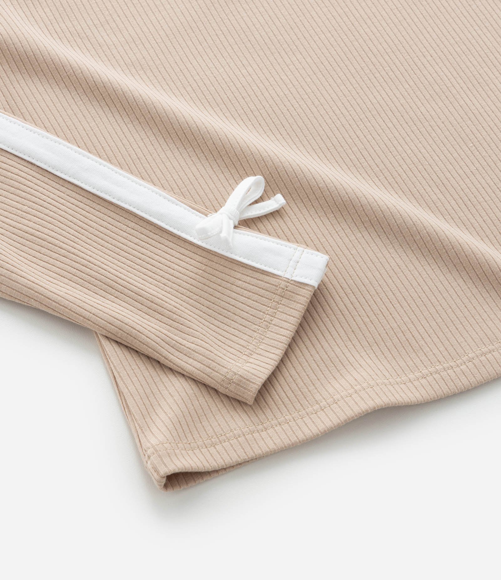 Camiseta Infantil Canelada com Listra e Laços na Manga - Tam 5 14 Anos Bege 4