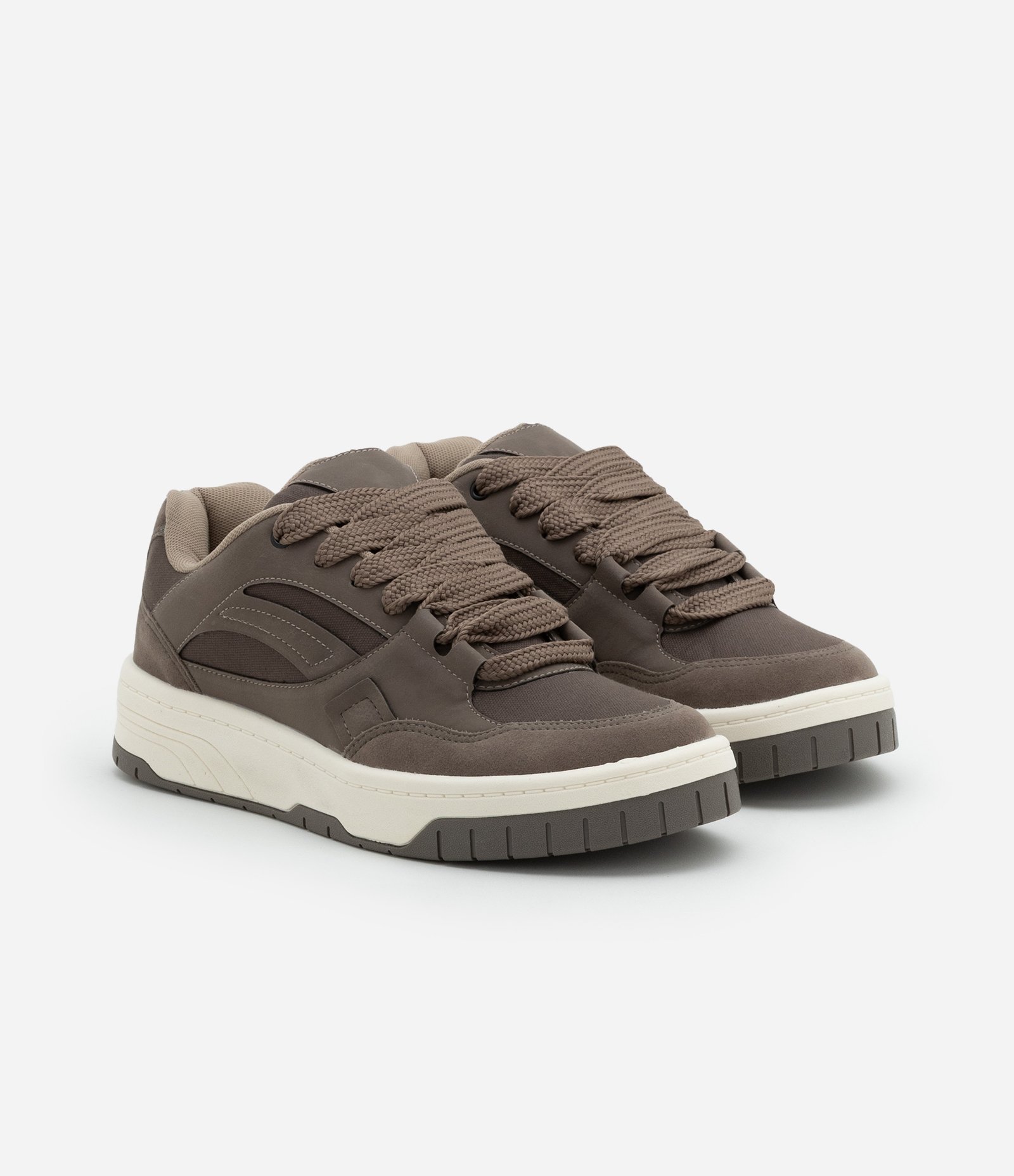 Tênis Sintético com Cadarço e Recortes Cinza 2