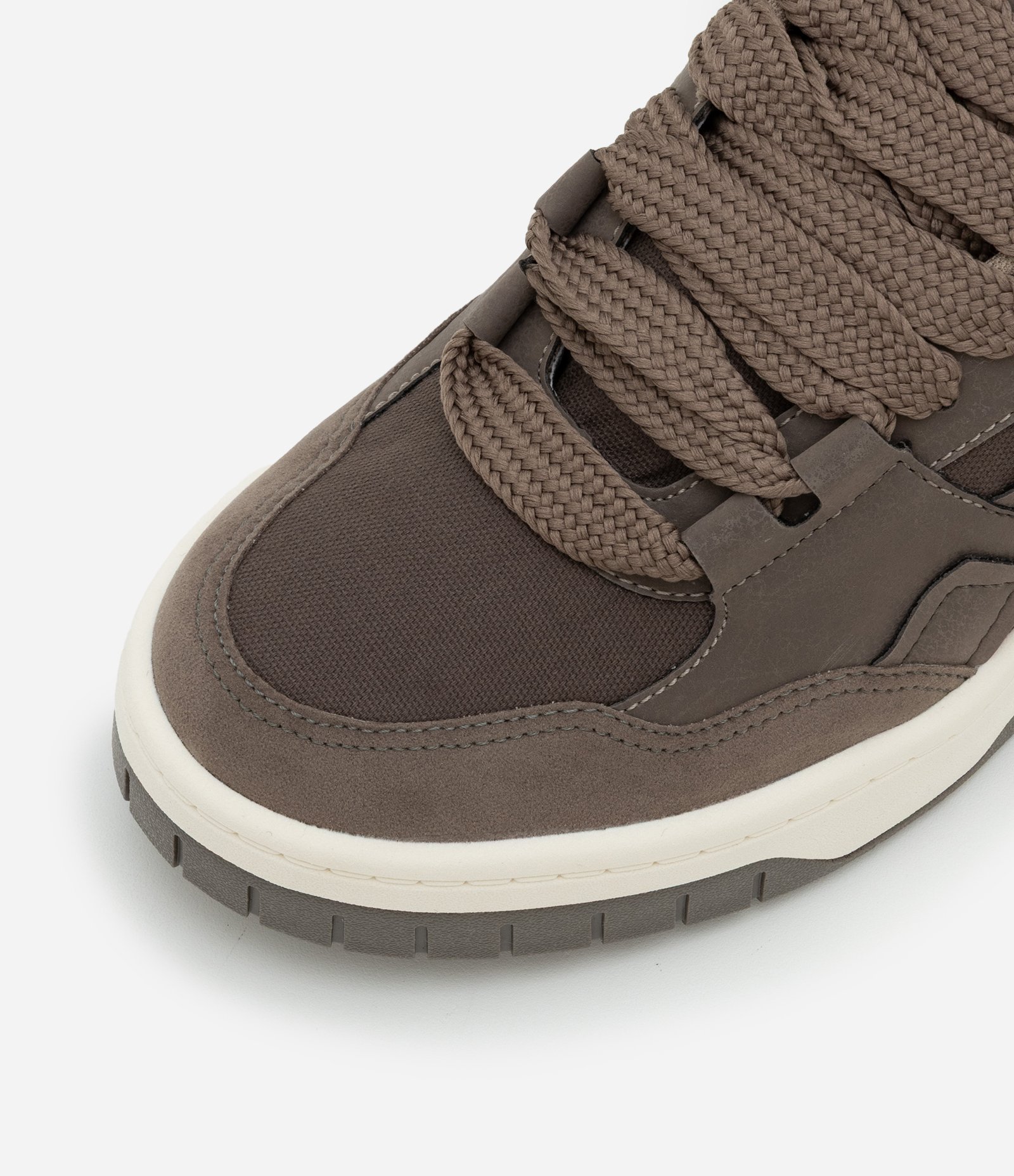 Tênis Sintético com Cadarço e Recortes Cinza 3