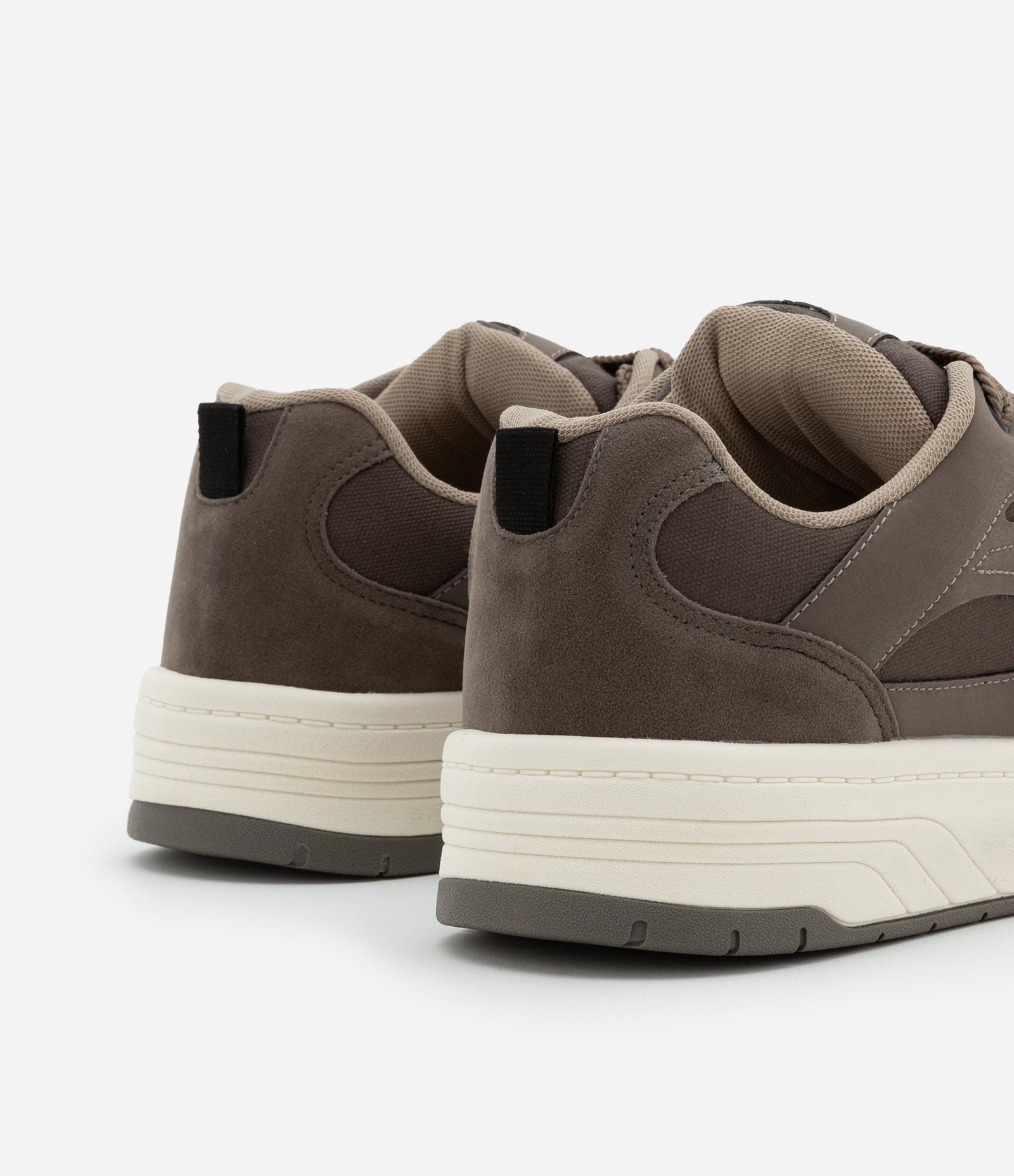 Tênis Sintético com Cadarço e Recortes Cinza 5