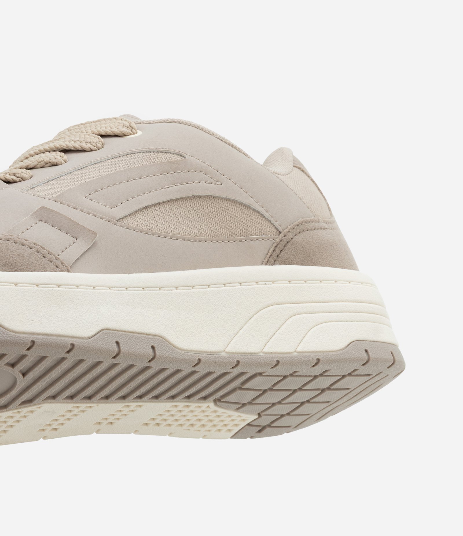 Tênis Sintético com Cadarço e Recortes Bege 3