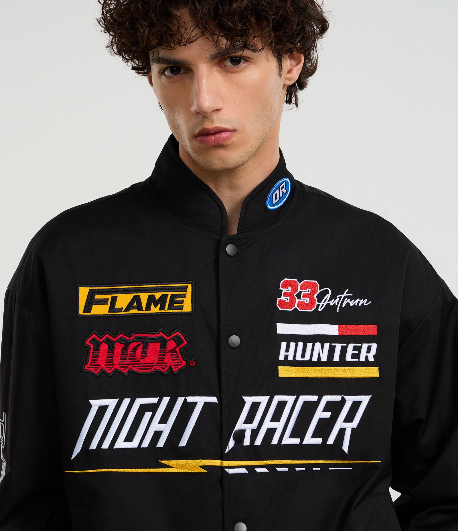 Jaqueta Gola Alta com Estampa Racing Preto 4