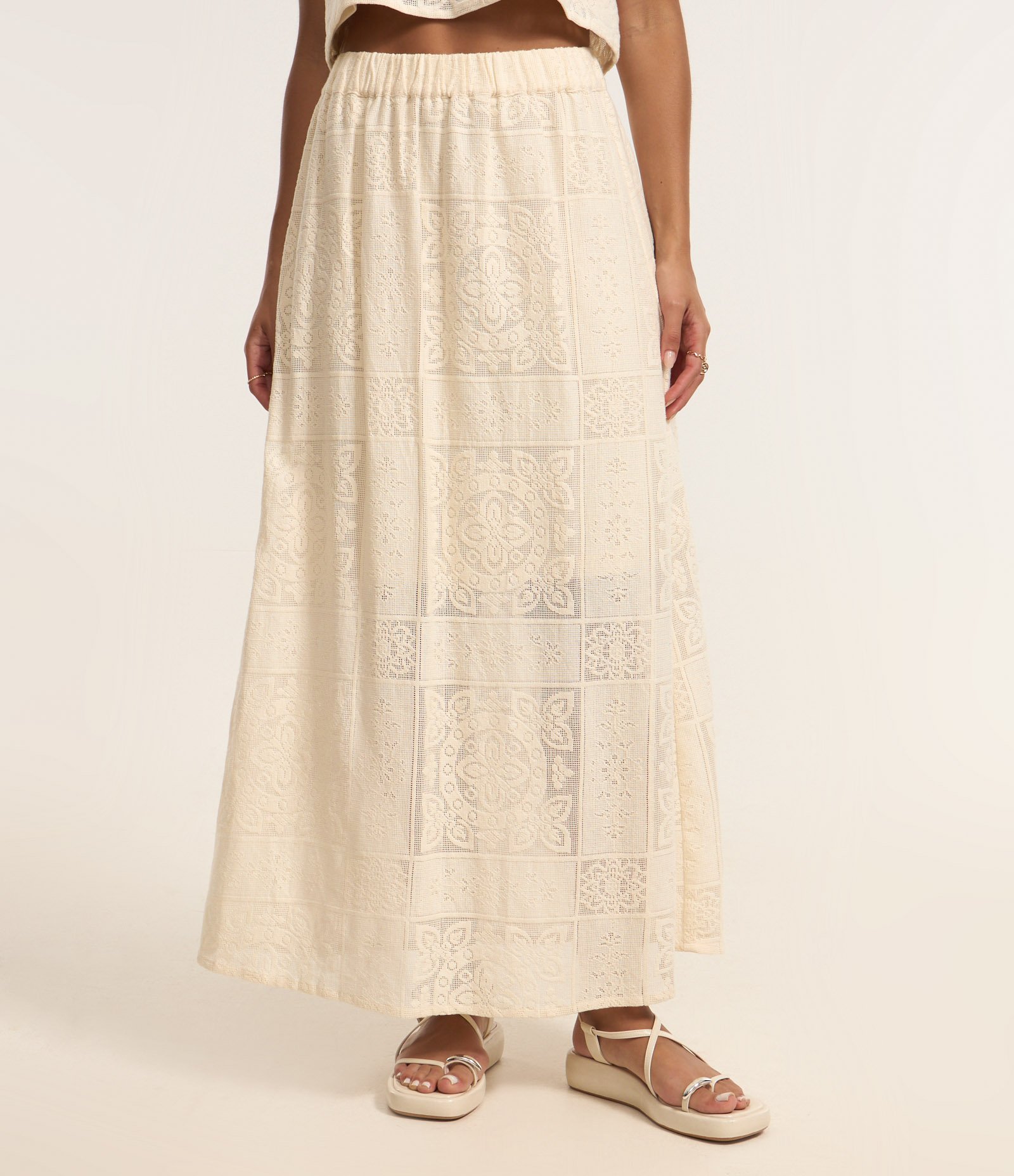 Saia Midi Evasê com Estampa Guipire Floral e Cós Elástico Bege 2