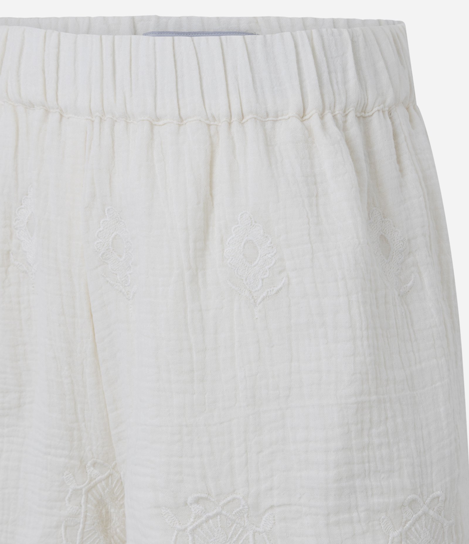 Short Cintura Alta em Cambraia com Efeito Amassado Branco 8