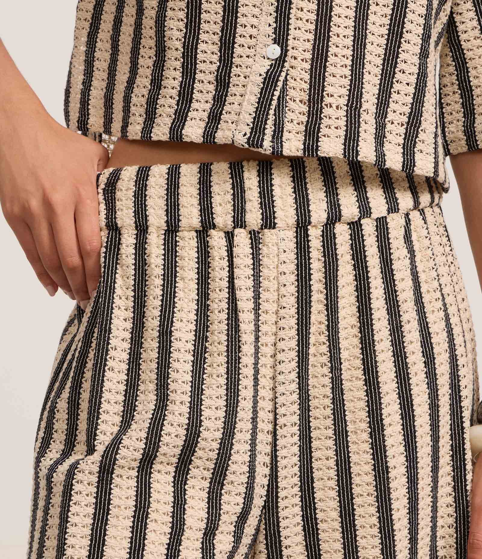 Calça Reta em Tricô com Listras e Cós Elástico Bege 4